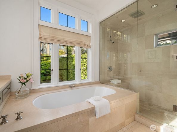 324 W Kinnear Place, Seattle WA 98119