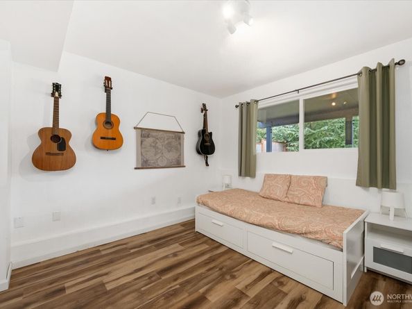 9008 NE 138 Place, Kirkland WA 98034