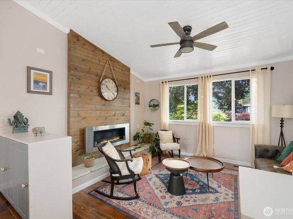9008 NE 138 Place, Kirkland WA 98034