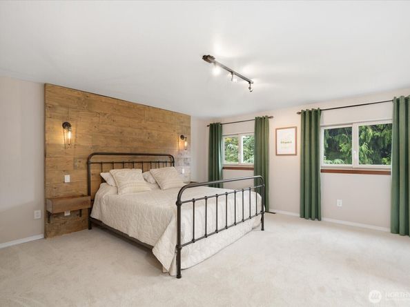 9008 NE 138 Place, Kirkland WA 98034