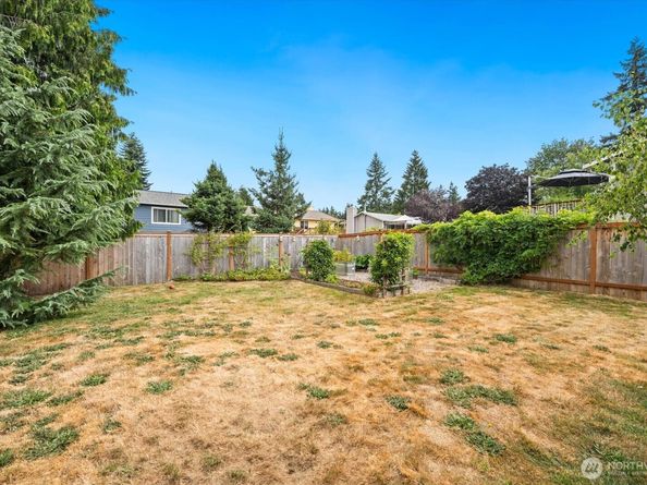 9008 NE 138 Place, Kirkland WA 98034