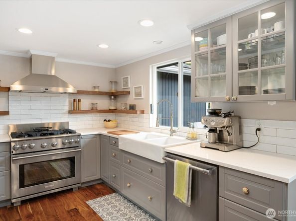9008 NE 138 Place, Kirkland WA 98034