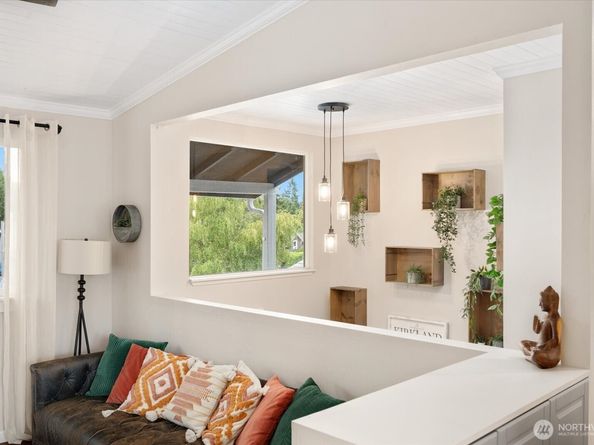 9008 NE 138 Place, Kirkland WA 98034