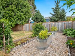 9008 NE 138 Place, Kirkland WA 98034