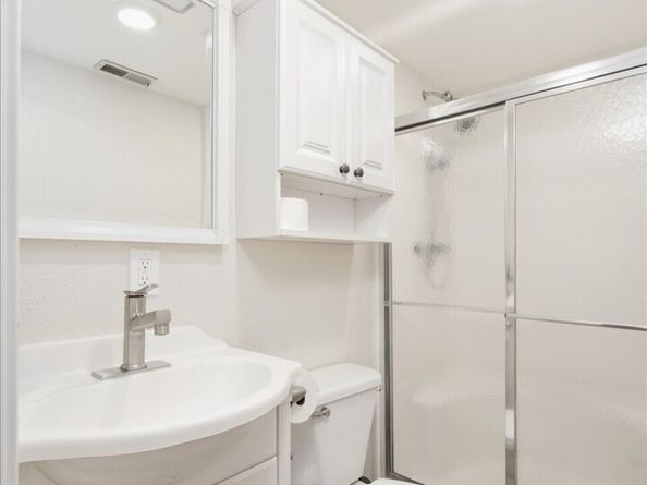 9008 NE 138 Place, Kirkland WA 98034
