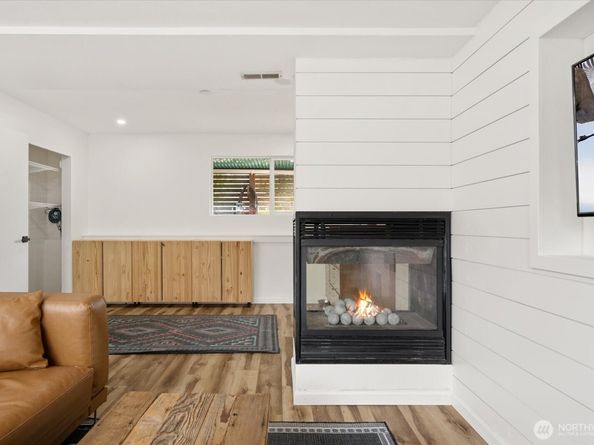 9008 NE 138 Place, Kirkland WA 98034