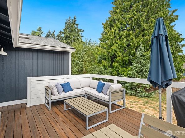 9008 NE 138 Place, Kirkland WA 98034