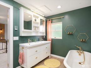 9008 NE 138 Place, Kirkland WA 98034