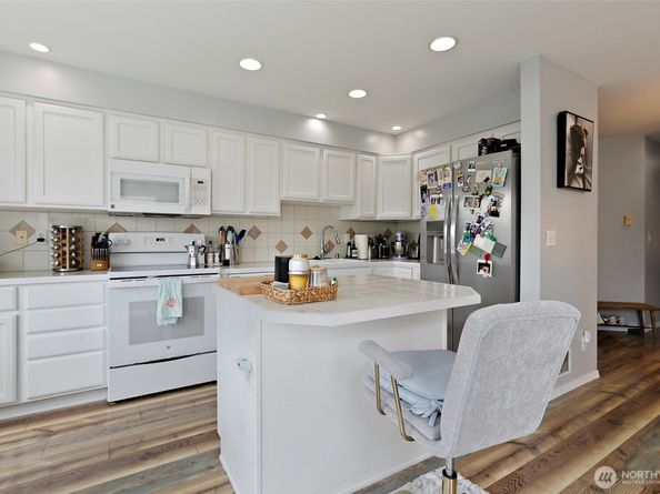 4026 Stone Way N 403, Seattle WA 98103