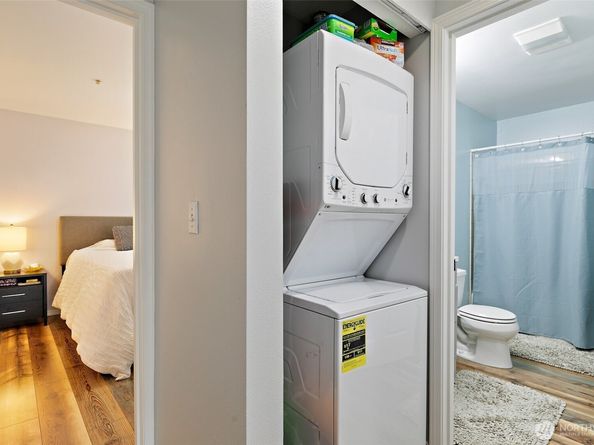 4026 Stone Way N 403, Seattle WA 98103