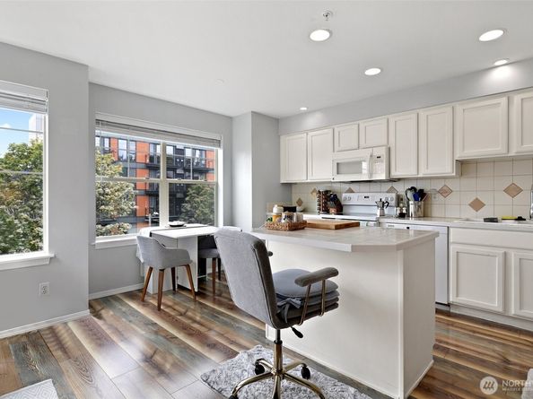 4026 Stone Way N 403, Seattle WA 98103