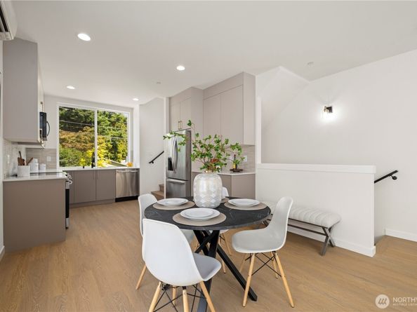 1911 A N 120th Street, Seattle WA 98133