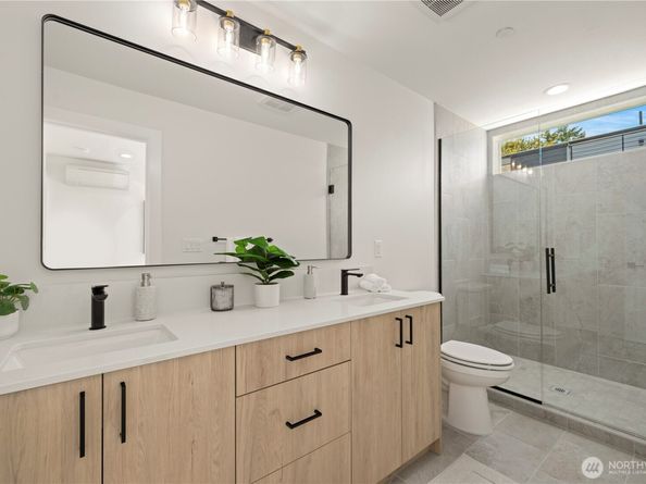 1911 A N 120th Street, Seattle WA 98133