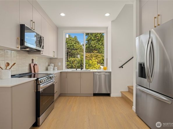 1911 A N 120th Street, Seattle WA 98133