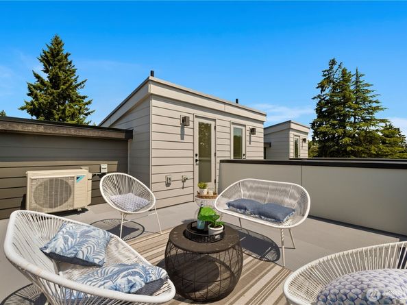 1911 A N 120th Street, Seattle WA 98133