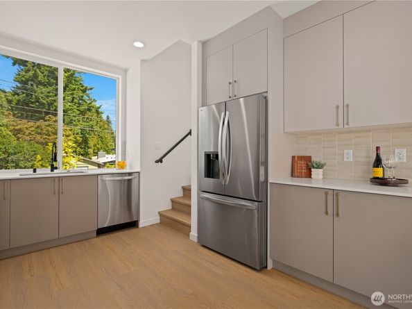 1911 A N 120th Street, Seattle WA 98133