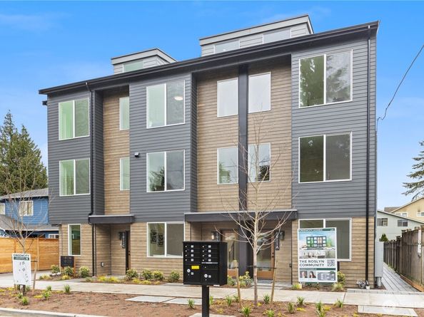 1911 A N 120th Street, Seattle WA 98133