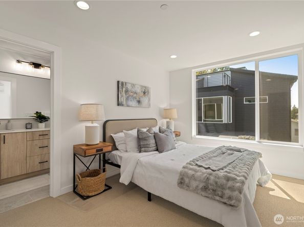 1911 A N 120th Street, Seattle WA 98133