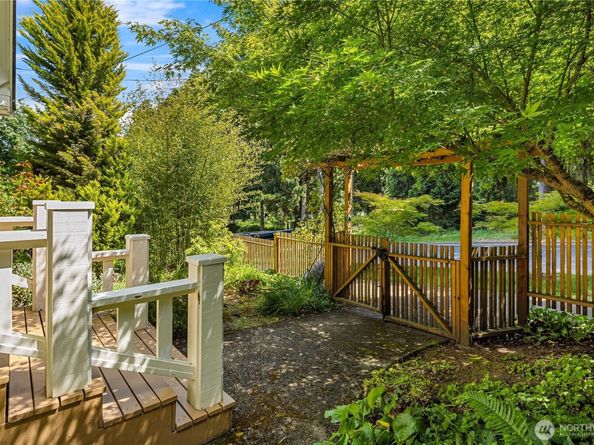 806 N 59th Street, Seattle WA 98103