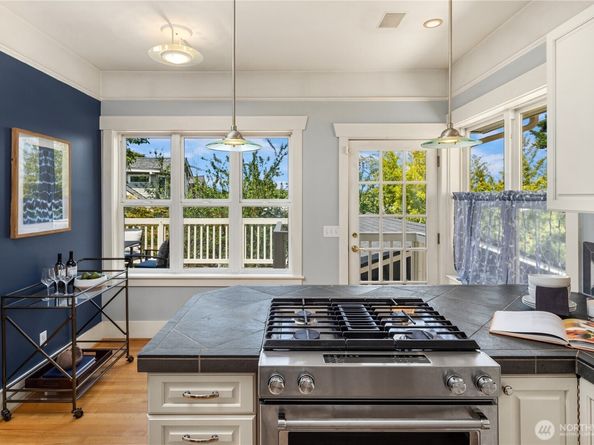 806 N 59th Street, Seattle WA 98103