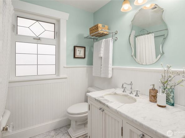 806 N 59th Street, Seattle WA 98103