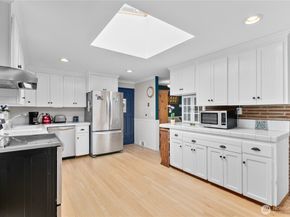7621 NE 205th Street, Kenmore WA 98028