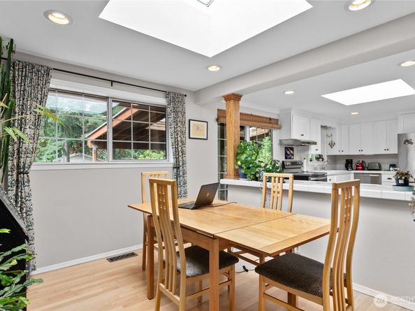 7621 NE 205th Street, Kenmore WA 98028