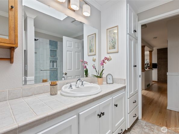 7621 NE 205th Street, Kenmore WA 98028