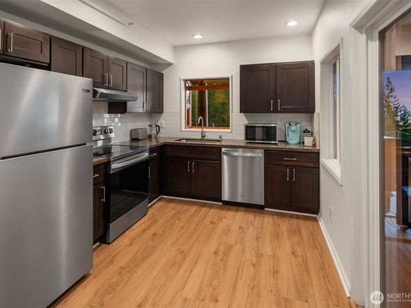 27515 SE 154th Place, Issaquah WA 98027