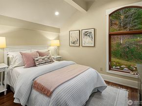 27515 SE 154th Place, Issaquah WA 98027