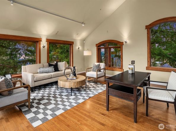 27515 SE 154th Place, Issaquah WA 98027
