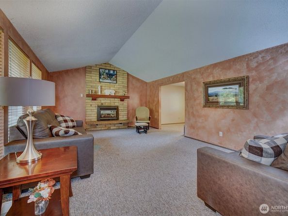1700 NW Marmot Ct, Silverdale WA 98383