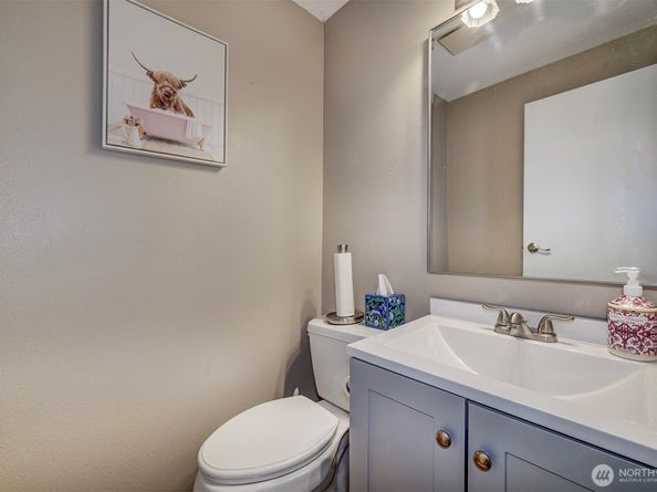 1700 NW Marmot Ct, Silverdale WA 98383