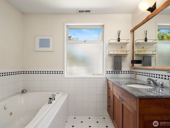 6420 NE 60th Street, Seattle WA 98115