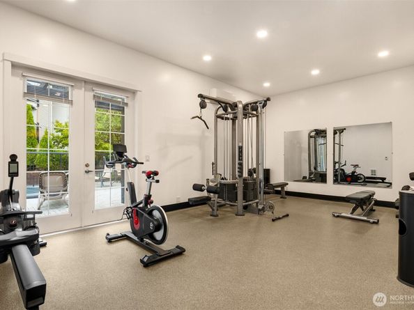 215 9th Street D102, Kirkland WA 98033
