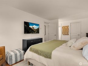 215 9th Street D102, Kirkland WA 98033