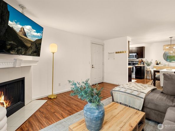 215 9th Street D102, Kirkland WA 98033