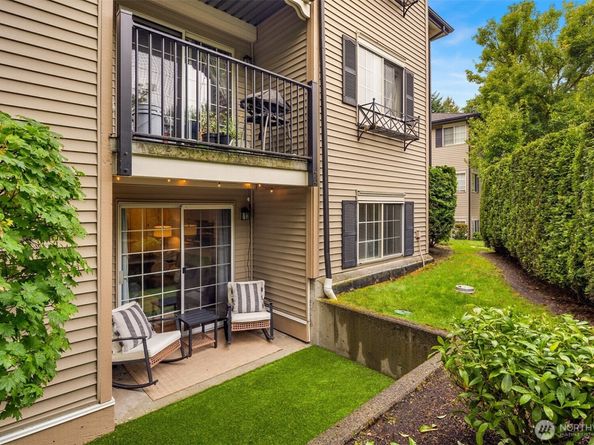 215 9th Street D102, Kirkland WA 98033