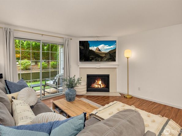 215 9th Street D102, Kirkland WA 98033