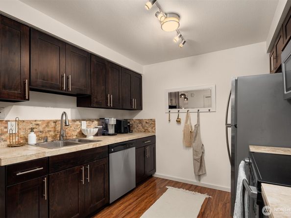 215 9th Street D102, Kirkland WA 98033