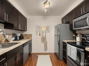 215 9th Street D102, Kirkland WA 98033