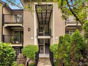 215 9th Street D102, Kirkland WA 98033
