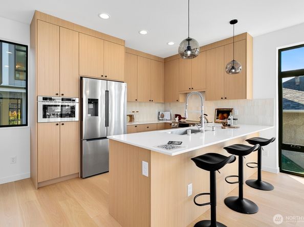 2035 NW 61st Street B, Seattle WA 98107