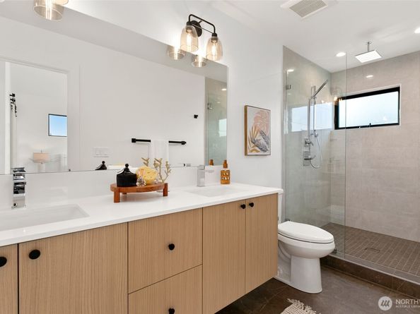 2035 NW 61st Street B, Seattle WA 98107
