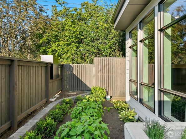 2035 NW 61st Street B, Seattle WA 98107