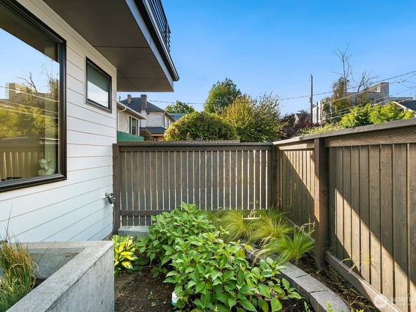 2035 NW 61st Street B, Seattle WA 98107