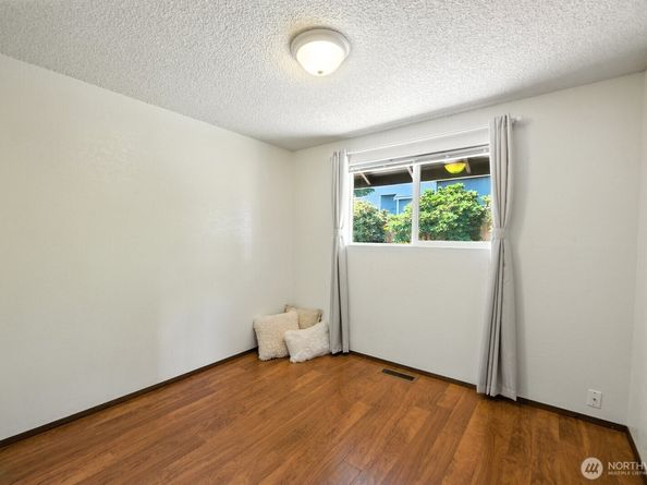 17828 Larch Way, Lynnwood WA 98037