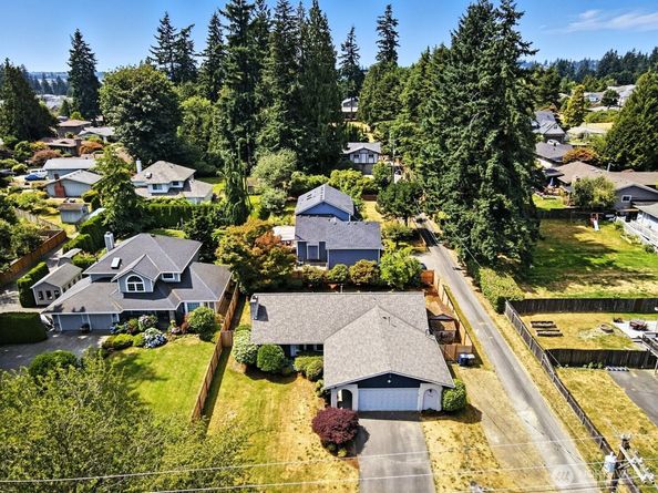 17828 Larch Way, Lynnwood WA 98037