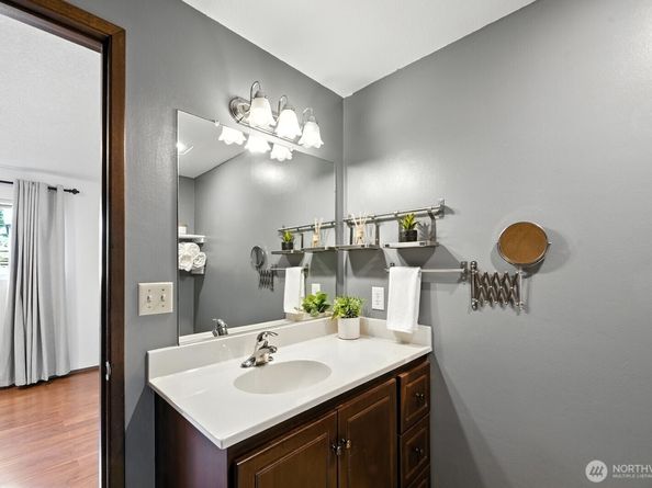 17828 Larch Way, Lynnwood WA 98037
