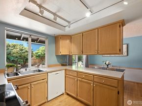 17828 Larch Way, Lynnwood WA 98037